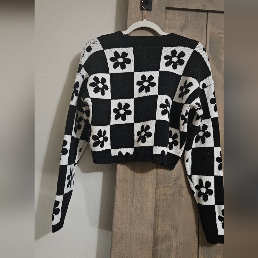 HOLLISTER Check and Floral PatternSweater in Black White. Size XXS NWT - Picture 3 of 8